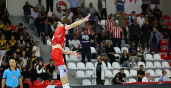 ONİKİŞUBAT BELEDİYESPOR VOLEYBOL TAKIMI EVİNDE GALİBİYETLE TANIŞTI