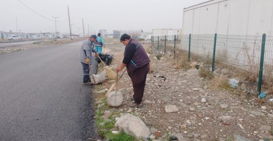 DULKADİROĞLU BELEDİYESİ, TEMİZLİK ÇALIŞMALARINI SÜRDÜRÜYOR