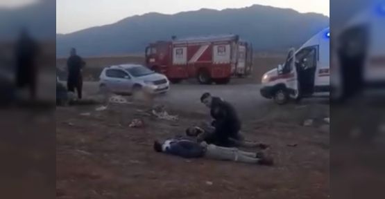 İŞÇİ SERVİS ARACI DEVRİLDİ: 2 ÖLÜ, 7 YARALI