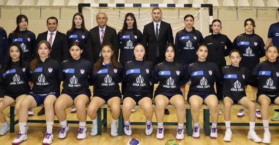 MÜDÜR ÖZDEMİR'İN KADIN HENTBOL TAKIMINA DESTEĞİ