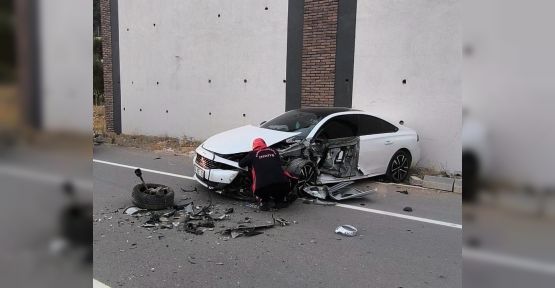 OTOMOBİLLER ÇARPIŞTI: 1’İ AĞIR 2 YARALI