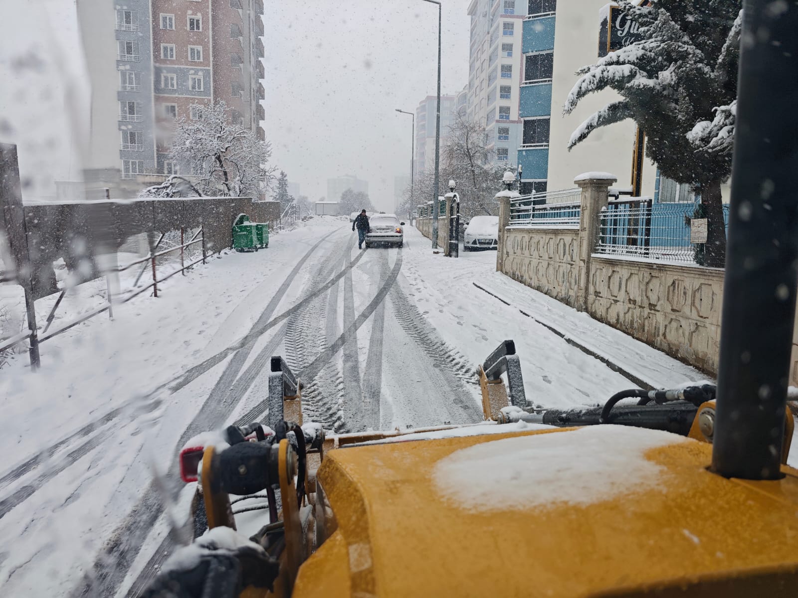 ONİKİŞUBAT BELEDİYESİ KARLA MÜCADELEDE TEYAKKUZ HALİNDE
