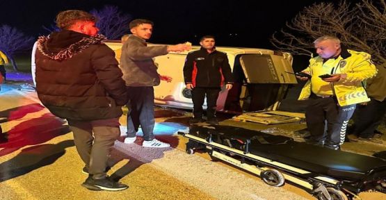 SERVİS ARACI DEVRİLDİ: 10 YARALI