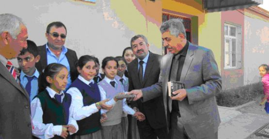 ANDIRINLILAR DERNEĞİ 2155 KİTAP DAĞITTI