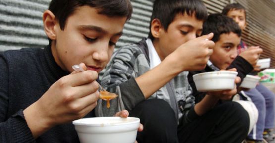 AŞURE GELENEĞI KENTI BULUŞTURUYOR