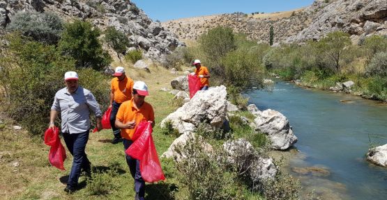 BAŞKAN GÜVEN VE EKİBİ, HURMAN NEHRİ'NDE TEMİZLİK YAPTI…