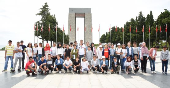 BAŞKAN OKUMUŞ; ÖĞRENCİLERE BOĞAZDA ISTANBUL'U ANLATTI, ÇANAKKALE RUHUNU YERİNDE YAŞATTI