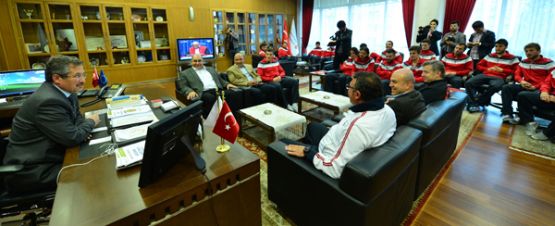 BAŞKAN POYRAZ'A FORMA