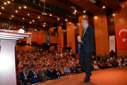 BEKİR DEVELİ ÖNCE GÜLDÜRDÜ SONRA DÜŞÜNDÜRDÜ