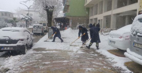 BÜYÜKŞEHİR KARLARI TEMİZLİYOR 