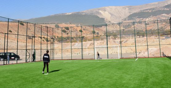 BÜYÜKŞEHİR’DEN DERELİ MAHALLESİNE HALI SAHA 