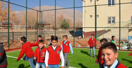 BÜYÜKŞEHİR’DEN GENÇLERE SPOR İMKÂNI