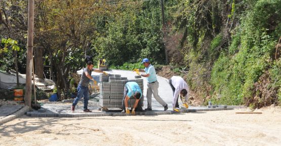  ERDEMLİ’DE KÖYLERE PARKE HİZMETİ
