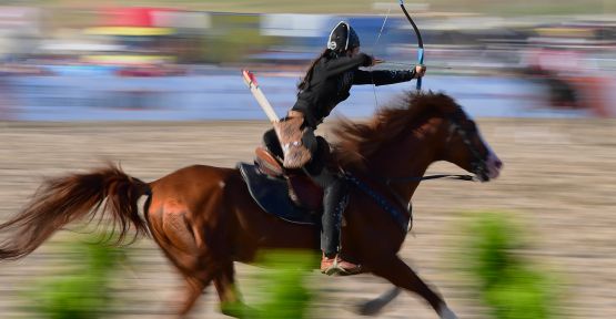 FOTOĞRAF SANATÇISI KUŞCU’YA ETNOSPOR KÜLTÜR FESTİVALİNDEN ÖDÜL