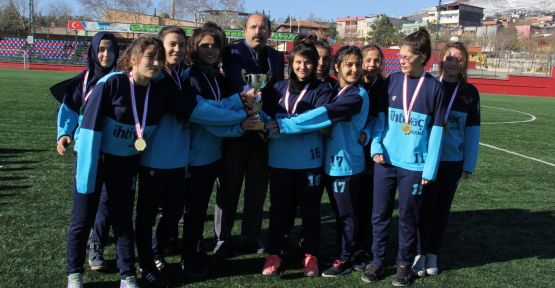 FUTBOL'DA EN İYİ OKUL TAKIMLARI BELLİ OLDU