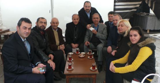 GAZETECİLERİN ÇAY KEYFİ