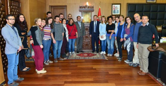 İTALYAN ÖĞRENCİLERDEN BAŞKAN POYRAZ’A ZİYARET