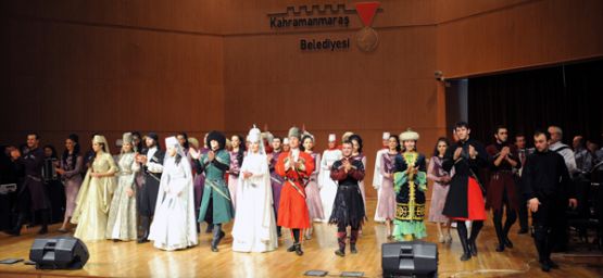 KARAÇAY-ÇERKES HALK DANSLARI TOPLULUĞU ETKİLEDİ