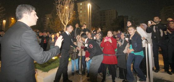 K.MARAŞ PİAZZA’DA ÖZCAN DENİZ COŞKUSU