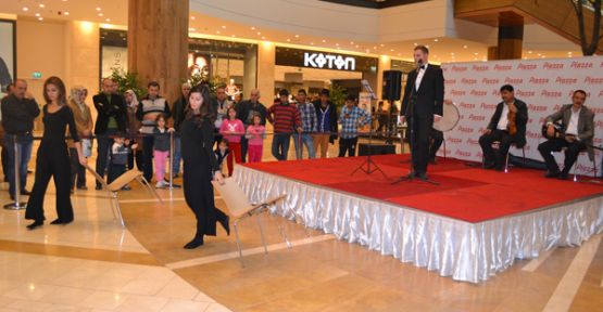 K.MARAŞLILAR ‘’ATATÜRK’’Ü PİAZZA’DA ANDI