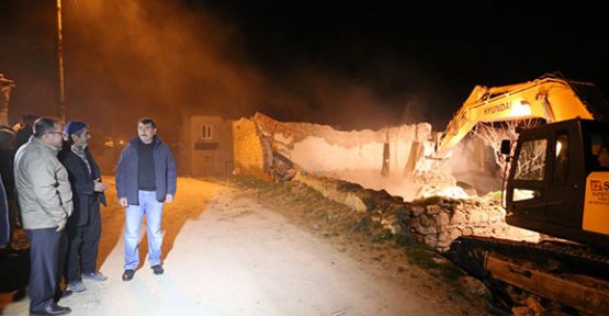  NADIR MAHALLESİNDE HAREBE YAPILAR YIKILARAK MAHALLEYE KAZANDIRILIYOR…