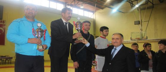 OKULLAR  ARASI GÜREŞ MÜSABAKALARINDA ŞAMPİYONLAR BELLİ OLDU
