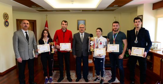 REKTÖR CAN, 4 MADALYA İLE DÖNEN KSÜ WUSHU KUNGFU TAKIMINI KABUL ETTİ