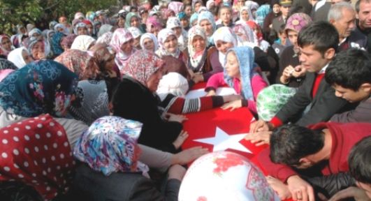ŞEHİT ASKER SON YOLCULUĞUNA UĞURLANDI