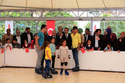 SENTETİK BUZ PİSTİMİZ ÇOCUKLARIN HİZMETİNDE