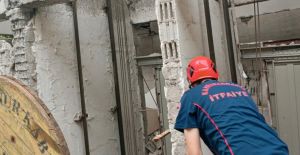 HALATI KOPAN ASANSÖR YERE ÇAKILDI: 1 ÖLÜ