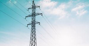 ELEKTRİK AKIMINA KAPIŞAN ŞOFÖR HAYATINI KAYBETTİ