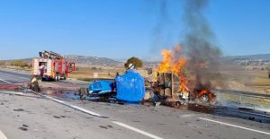 OTOMOBİL İLE TRAKTÖR ÇARPIŞTI: 1’İ AĞIR 3 YARALI