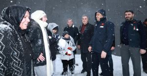 BAŞKAN HANİFİ TOPTAŞ’TAN SICAK ÇAY VE SİMİT İKRAMI