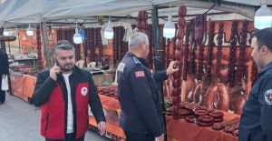 ONİKİŞUBAT BELD. ZABITASINCA, 850 KG TARİHİ GEÇMİŞ SUCUK ELE GEÇİRİLDİ