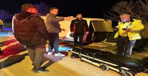 SERVİS ARACI DEVRİLDİ: 10 YARALI