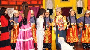  ÖZEL SANKO İLKOKULU ÖĞRENCİLERİ SAHNEDE BÜYÜLEDİ