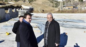 VALİ GÜVENÇER İLE BAŞKAN ERKOÇ İNCELEME GEZİSİNDE