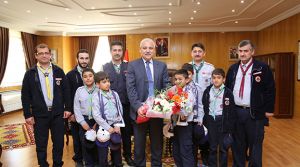 VALİ GÜVENÇER İZCİLERİ KABUL ETTİ
