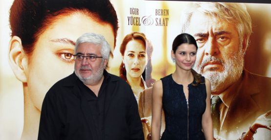 UĞUR YÜCEL VE BEREN SAAT SANKO PARK’TA HAYRANLARI İLE BULUŞTU 