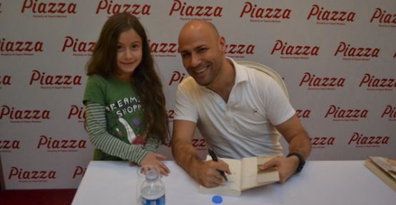 ÜNLÜ YAZARA K. MARAŞ PİAZZA’DA KÜÇÜK BUKRE’DEN SÜRPRİZ