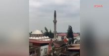 YIKILAN MİNARE İMAM EVİNİN ÜZERİNE DÜŞTÜ
