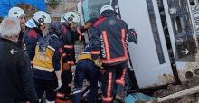 OTOMOBİLLER KAFA KAFAYA ÇARPIŞTI: 4 ÖLÜ, 6 YARALI