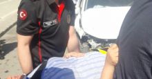 OTOMOBİL HALK OTOBÜSÜNE ÇARPTI: 1 ÖLÜ 8 YARALI