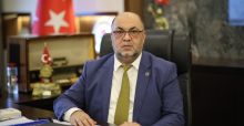 BAŞKAN AKPINAR; NECİP FAZIL KISAKÜREK, GÖNÜLLERE TAHT KURMUŞ BİR FİKİR ÇINARIDIR