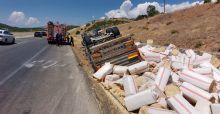 SAMAN YÜKLÜ TIR DEVRİLDİ: 1 YARALI