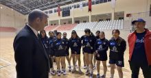 MÜDÜR ÖZDEMİR'İN KADIN HENTBOL TAKIMINA DESTEĞİ