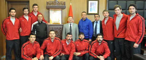 VOLEYBOL TAKIMI YARI FİNALDE 