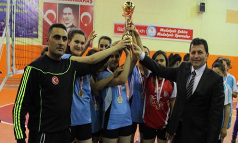 Voleybol'da Kupalar Sahiblerini Buldu